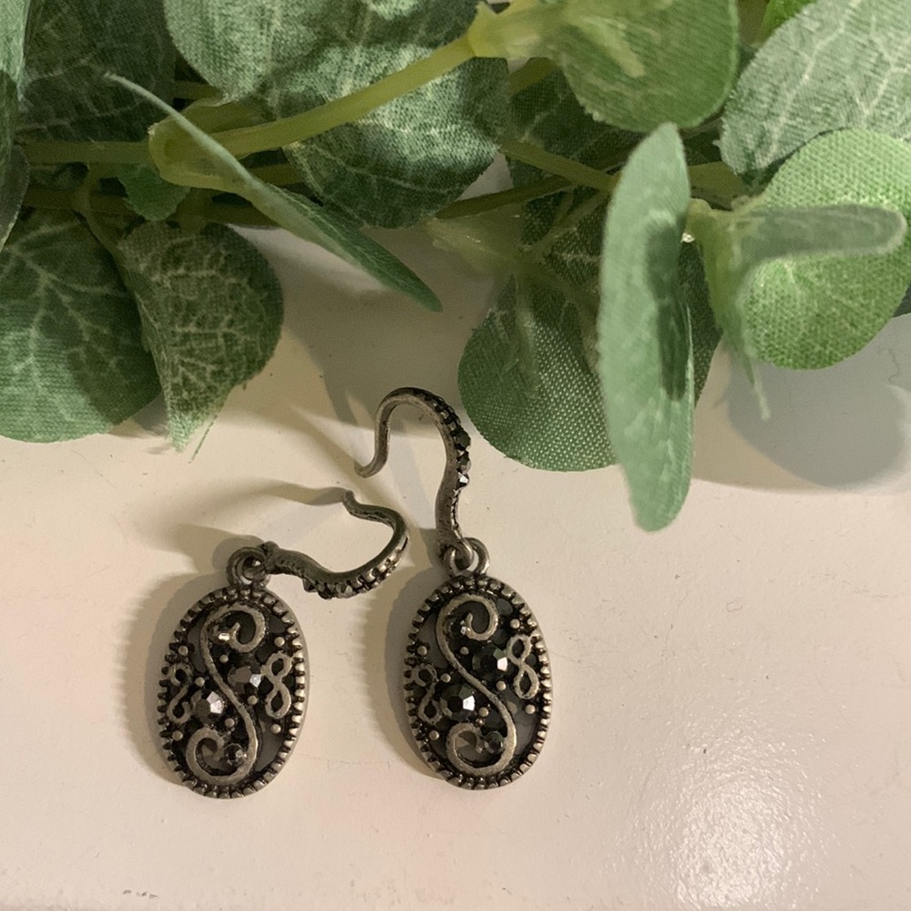 Cute little silver earrings with onyx like stones.